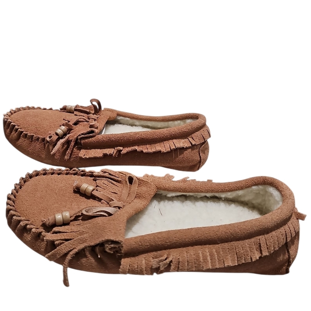 Women’s Brown Suede Moccasin Slippers Size 6 Faux Shearling Lined Cozy Fringe - Picture 3 of 7